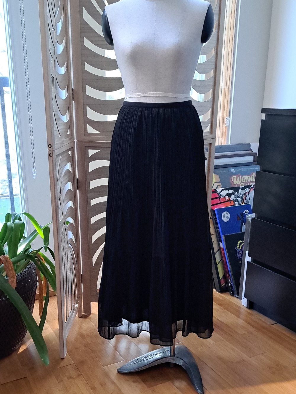 Uniqlo Black Pleated Maxi Skirt